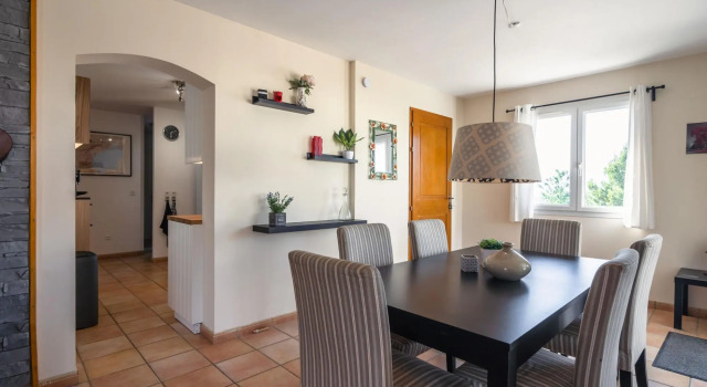 Luxury Villa with Private Swimming Pool in Escales, Réserver Villa Cottages à Escales, Cottage