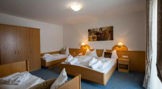 Четырёхместный номер Standard Hotel Martinerhof