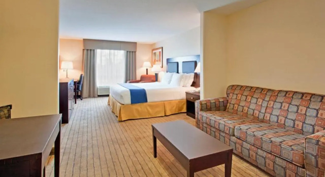 Люкс Holiday Inn Express Hotel & Suites Swift Current by IHG
