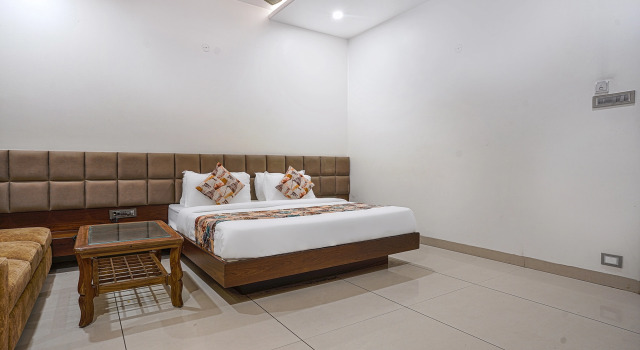 Номер Premium FabHotel Jewel Palace