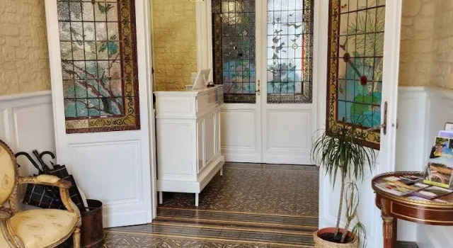 Hôtel la Tour Perrier, Rezerwuj Hotel Eyrans Gironde