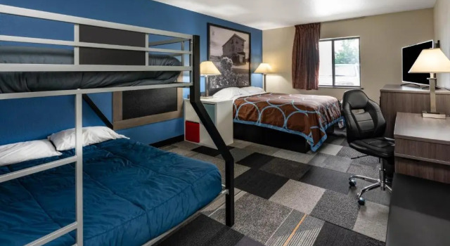 Семейный люкс Super 8 by Wyndham Spokane Valley