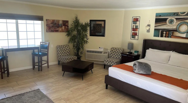 Exotic Dreams Resort ( Adults only 21 and Up), Забронировать Курортный отель Курортные отели Палм-Спрингса, рядом с Palm Springs Swim Center, Курортный отель