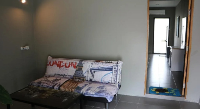 Blue Midnight Hostel