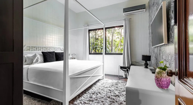 Номер Standard Pug Seal Polanco Anatole France