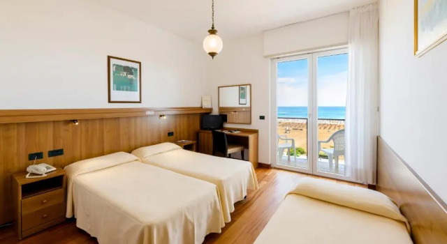 Трёхместный номер Standard с видом на море Hotel Italy