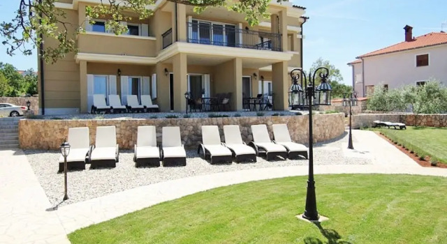 Luxury Apartments Villa Luce, Prenota Appartamento Hotel a Isole Quarnerine con parcheggio, Parcheggio
