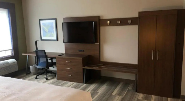Люкс Holiday Inn Express & Suites - Madison West - Middleton by IHG