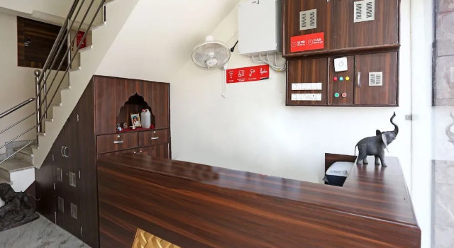 Oyo 17066 Hotel Pushpa Palace