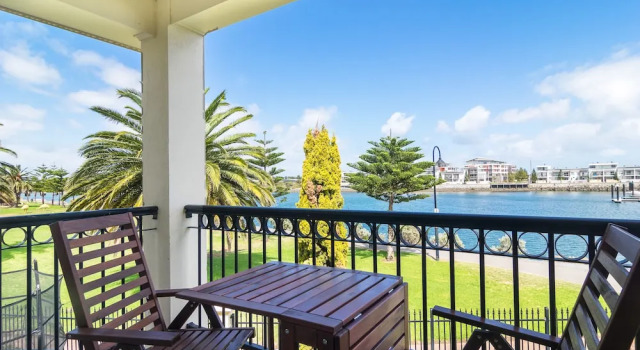 Коттедж Port Adelaide Harbourside Home