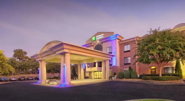 Кровать в общем номере Holiday Inn Express Hotel & Suites Wake Forest - Raleigh North by IHG