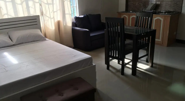 Luksusowe studio i balkonem Beinte Singko de Marso Apartments