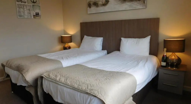 Двухместный номер Standard с видом на сад Cullen Bay Hotel