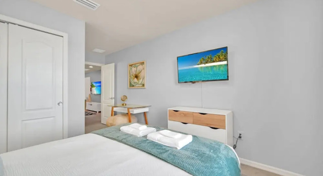 Stunning Lake View! Themed Bedrooms With Comfortable and Sophisticated Decor, Book Villa Hoteller i Four Corners med pool, Swimmingpool