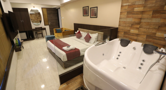 Люкс Hotel Privya Rooms and banquet Surat