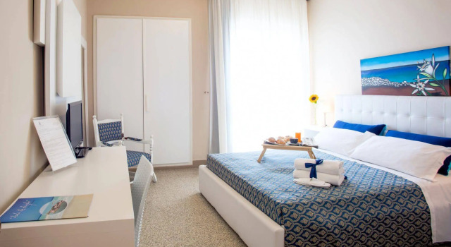 Hotel Isola Lo Scoglio, Забронировать Отель Порто-Чезарео Porto Cesareo Beaches