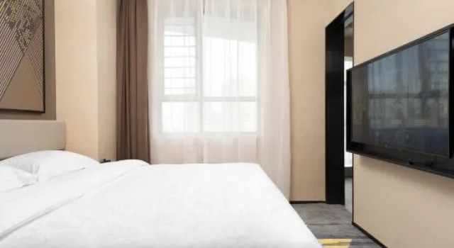 Люкс Business Korla Ronghui Hotel (Korla Xinhuijia Times Branch)