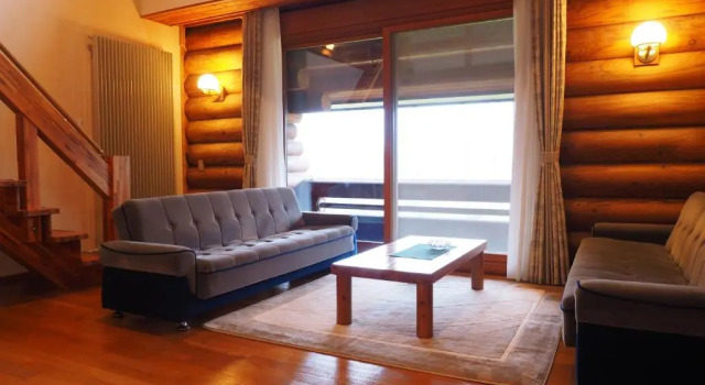 Lake Kanayama Log Hotel Larch, Varaa Hotelli Minamifurano Hokkaido