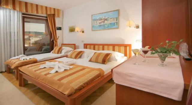 Трёхместный номер Standard с балконом Hotel Trogirski Dvori