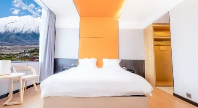 Семейный люкс с красивым видом из окна Beverly Hotel Aba County