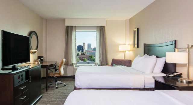 Четырёхместный номер Standard с видом на город Crowne Plaza Memphis Downtown by IHG
