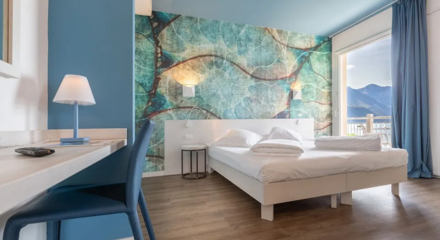 Трёхместный номер Standard с балконом и с видом на озеро Hotel Baia Azzurra - Lake Front