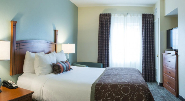 Двухместный люкс c 1 комнатой Staybridge Suites Fargo by IHG