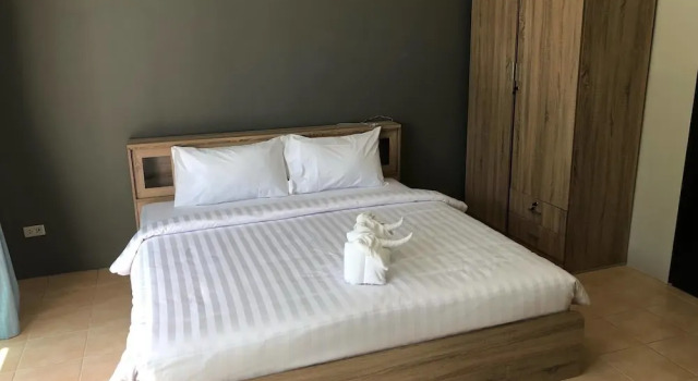 Shots & Dreams Guesthouse, Забронировать Отель Карон Бич остров Пхукет
