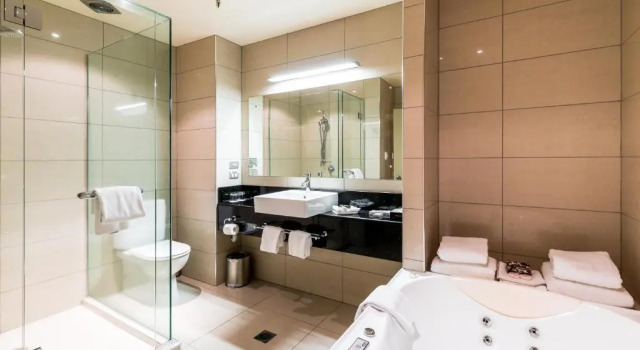 Люкс с видом на озеро Distinction Te Anau Hotel & Villas