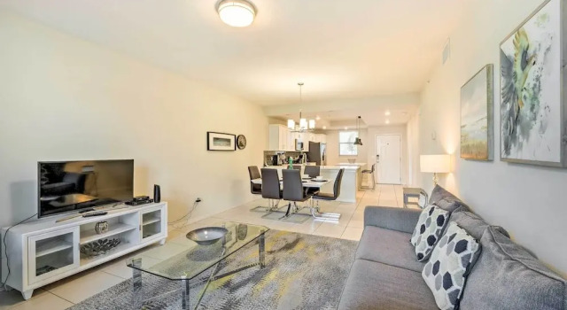 Resort Getaway w/ Patio: 6 Mi to Disney Parks!, Rezerwuj Ośrodek wypoczynkowy Hotele w Kissimmee z parkingiem, Parking