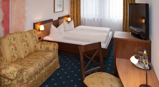 Sindersdorfer Hof, Book Hotel Hilpoltstein Franconian Lake District