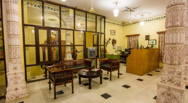 Hotel Jhalamand Garh, Забронировать Отель Отели штата Раджастхана с парковкой, Парковка