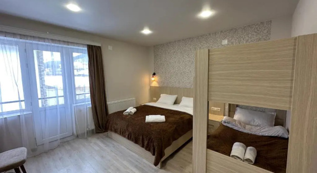 5 Bedrooms House