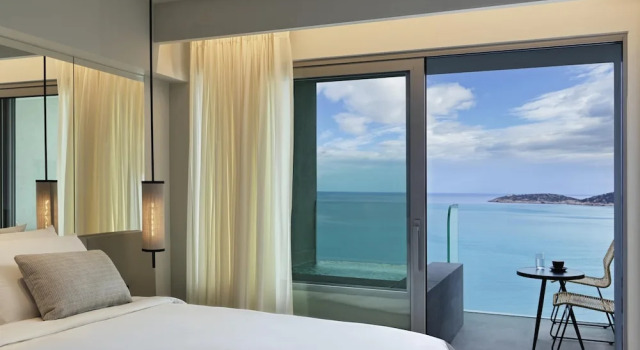 Номер Deluxe с балконом и с видом на море NIKO Seaside Resort MGallery