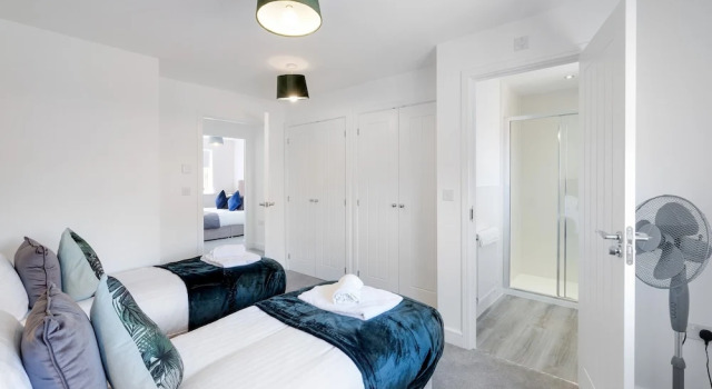 Modern 5 Bedroom 3 Bath Hse Aylesbury