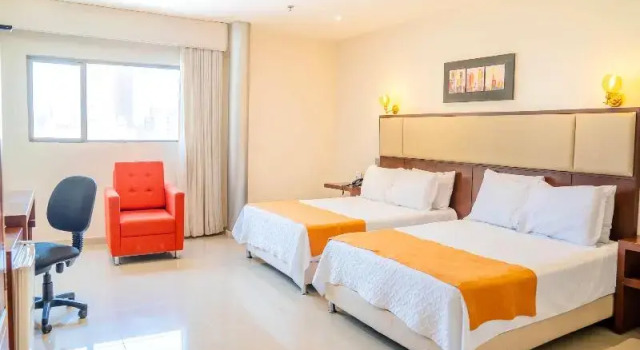Четырёхместный люкс с балконом Howard Johnson by Wyndham Barranquilla Versalles