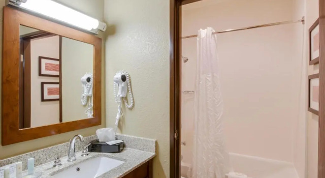 Четырёхместный люкс Comfort Inn & Suites Bellevue - Omaha Offutt AFB