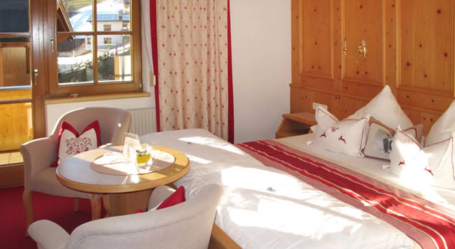 Apart Garni Royal (KPL136), Prenota Hotel Hotel a Tirolo con parcheggio, Parcheggio