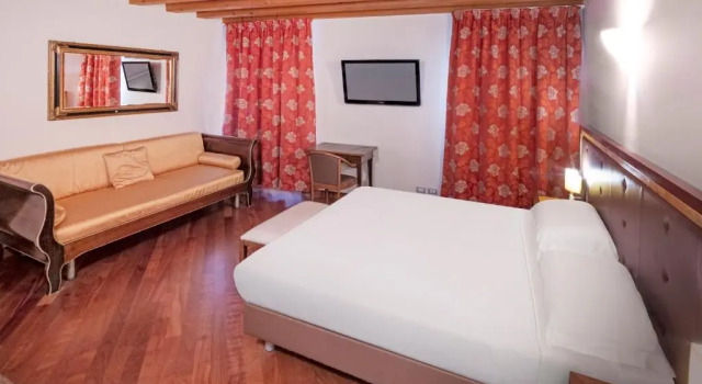 Четырёхместный номер Standard Мансарда City Centre Rooms and Apartments