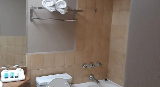 Четырёхместный номер Standard с балконом Wilderness Beach Hotel