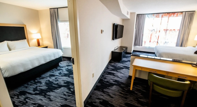 Люкс с 2 комнатами Racetrack Road Hotel