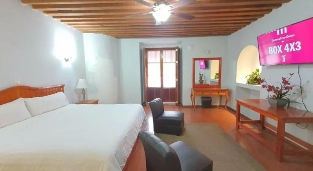 Люкс Hotel Puebla Plaza