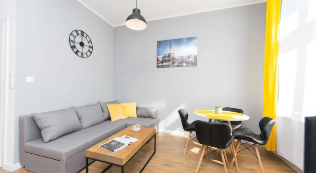 Yellow Apartment Old Town Air Condition