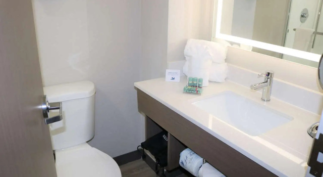 Четырёхместный номер Standard с видом на город Best Western Aku Tiki Inn