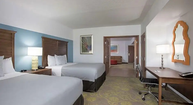 Четырёхместный люкс c 1 комнатой Clarion Hotel and Conference Center