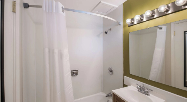 Четырёхместный номер Standard Americas Best Value Inn-Painted Post