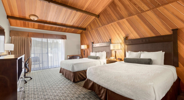 Четырёхместный номер Standard с балконом и с видом на горы Best Western Plus Tree House