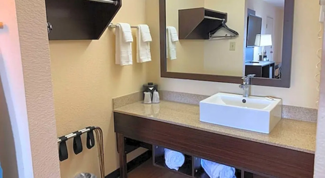 Люкс Quality Inn & Suites near six flags and medical center