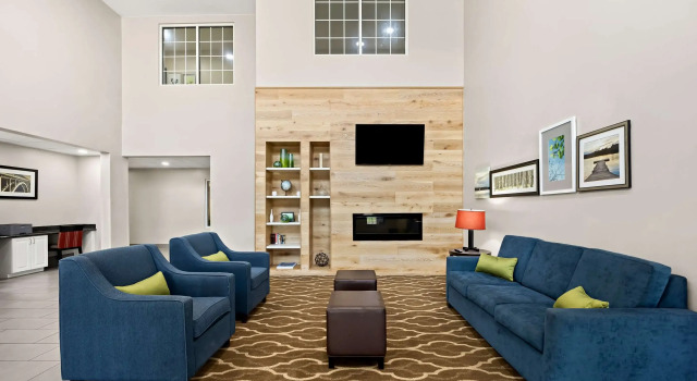 Comfort Inn & Suites High Point - Archdale, Prenota Hotel High Point Carolina del Nord