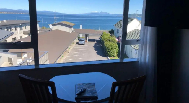 Студия с видом на озеро Absolute Lake View Motel